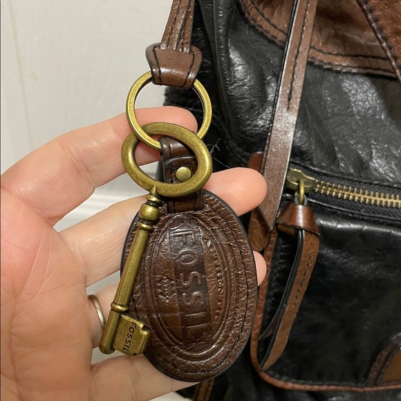 Fossil |Heritage |"Long Live Vintage"|Two-Tone | Leather |Crossbody/Shoulder Bag - Picture 4 of 16